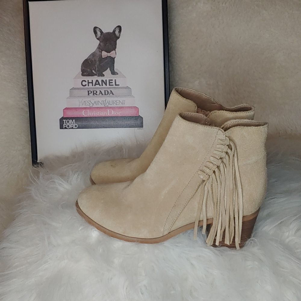 Beautiful suede Reaction Kenneth Cole real leather suede bootie 2 inch heel - Picture 2 of 7